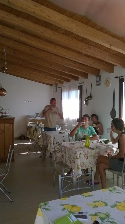 B&B Il Mirto Di Paola Torpè Eksteriør billede