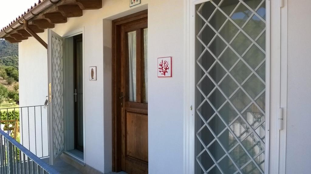 B&B Il Mirto Di Paola Torpè Eksteriør billede