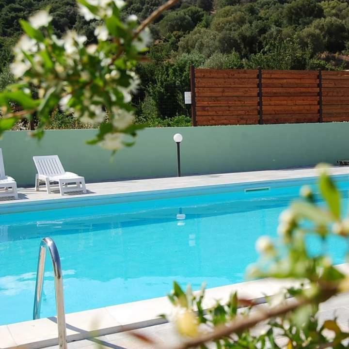 B&B Il Mirto Di Paola Torpè Eksteriør billede