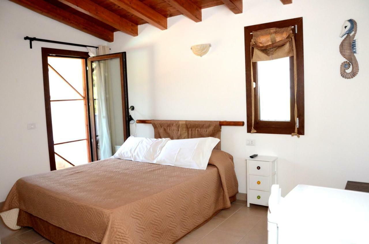B&B Il Mirto Di Paola Torpè Eksteriør billede