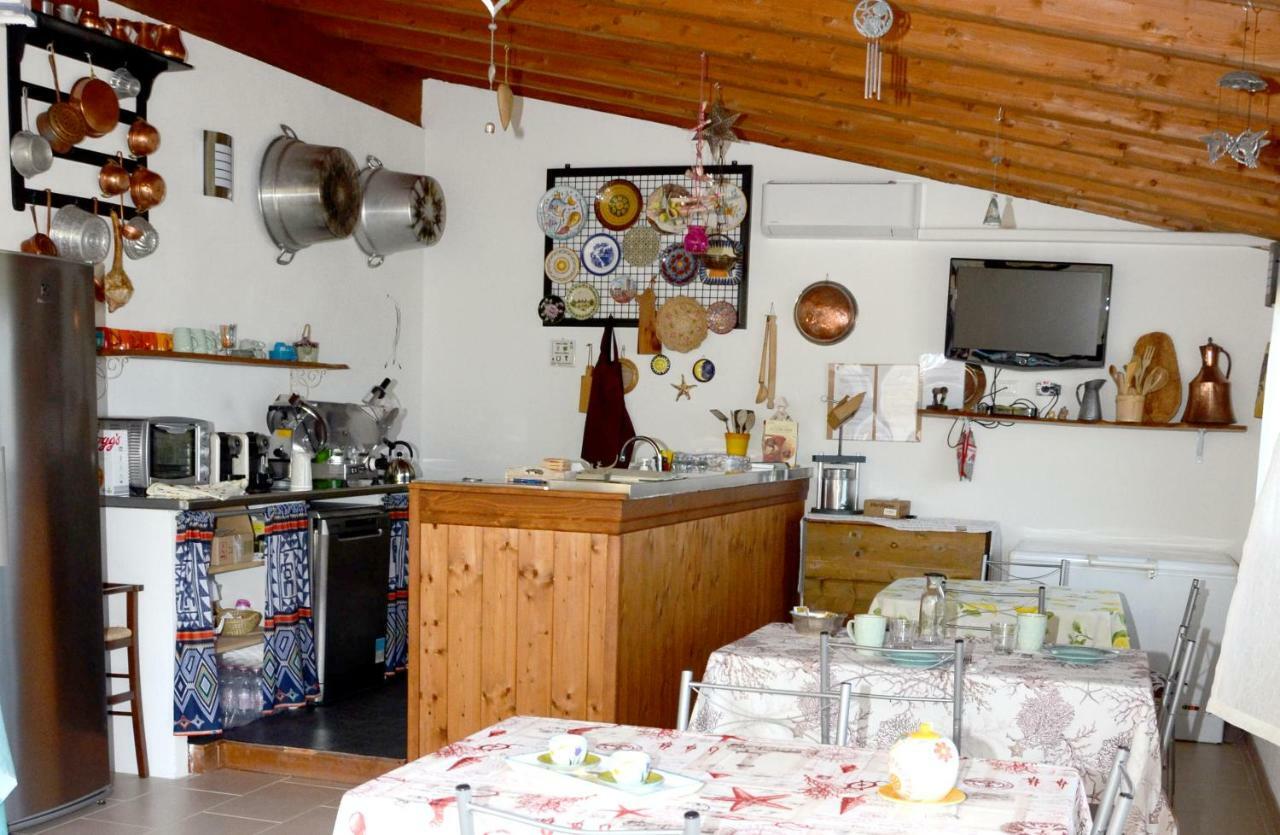 B&B Il Mirto Di Paola Torpè Eksteriør billede